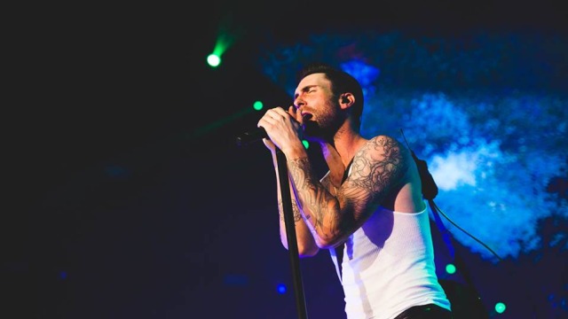 SEXY. The sexiest man alive for 2013 reveals that he loves to get naked. Photo from Maroon 5 Facebook