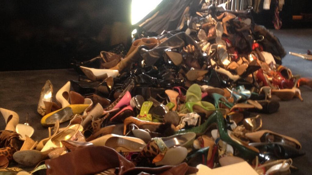 A CASCADE OF SHOES. Victoria Beckham donates her many designer shoes for the Typhoon Haiyan relief effort. Photo from Victoria Beckham Twitter account (@victoriabeckham)
