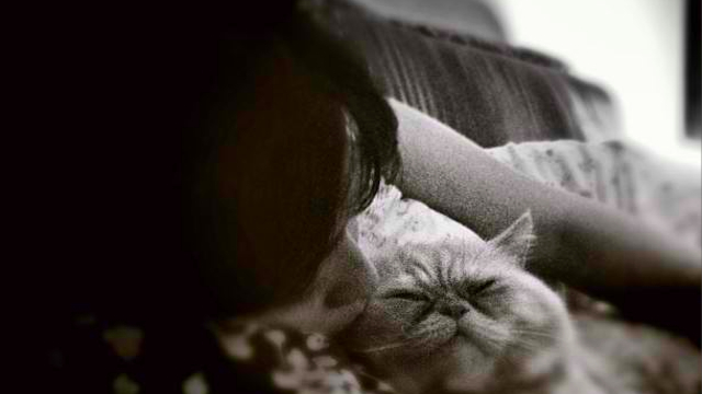 CAT LADY. When not busy with gigs, Millare prefers to spend time with her 8 year-old cat, Meowmits. Photo c/o Armi Millare