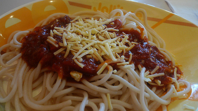 JOYFUL MEAL. Petitioners want meatier, saucier Jollibee spaghetti. Photo from Change.org