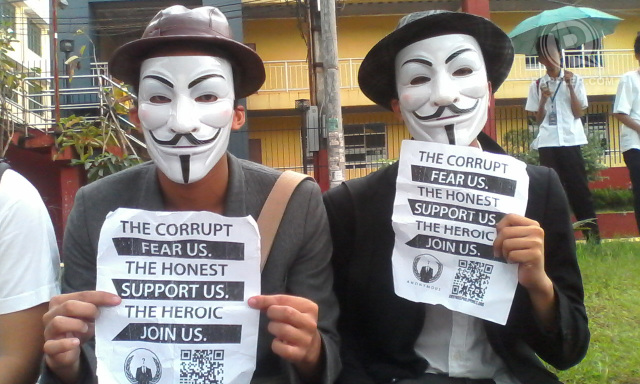 JOIN US. Protesters urge others to join their cause. Photo by Buena Bernal/Rappler