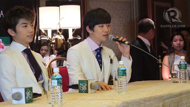 FIRST TIME IN MANILA. Jang Wooyoung (left) and Lee Junho (right) take questions from the media