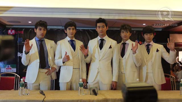 DASHING IN WHITE. The boys of 2PM are (from left to right): Jun. K, Nichkhun, Ok Taecyeon, Jang Wooyoung and Lee Junho (6th member Hwang Chansung was not at the press con). All photos by Pia Ranada 