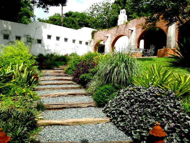 ART AND NATURE. Take in the sights created by esteemed artists at the Pinto Art Museum. Photo by Rhea Claire Madarang