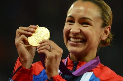 Gold medalist Britain's Jessica Ennis poses on the podium of the heptathlon at the athletics event during the London 2012 Olympic Games on August 4, 2012 in London. AFP PHOTO / JOHANNES EISELE