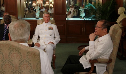 From left to right: US ambassador Harry Thomas, DFA Secretary Albert del Rosario, USPACOM Commander Samuel Locklear, President Benigno Aquino III. Photo courtesy of Malacañang