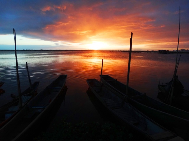 PERFECT ENDING. End your day watching the sunset at Laguna de Bay. Photo by Rhea Claire Madarang