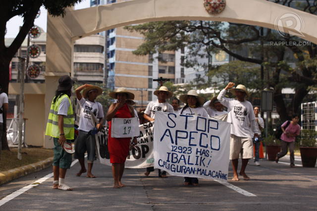 LONG MARCH. The locals from Casiguran arrive in the Ateneo de Manila Loyola Heights campus on December 11, 2012. Photo by Catherine Lopez