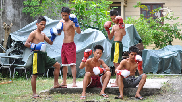 HOPES PINNED ON THE RING. For these fighters, boxing is not a sport; it is their life. Photo by Rappler/Roy Secretario.