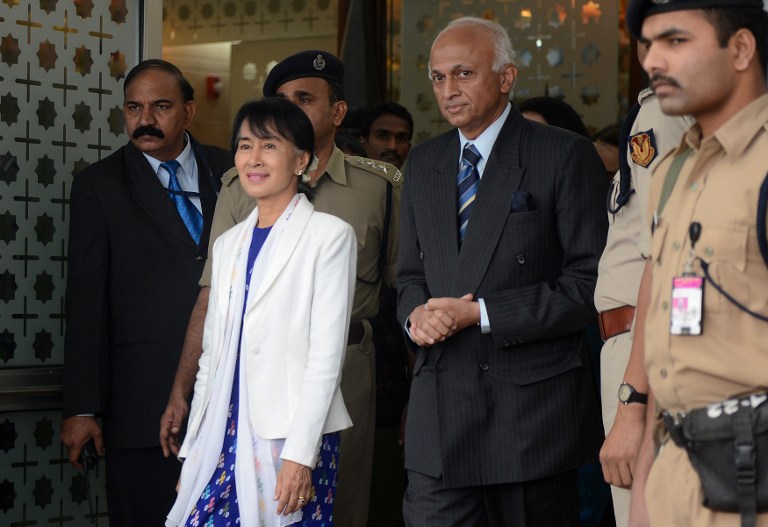 SUU KYI IN INDIA. Chairperson National League for Democracy of Myanmar, Aung San Suu Kyi (2L) walks with Indian Foreign Secretary Ranjan Mathai (2R) on her arrival at Indira Gandhi International Airport in New Delhi on November 13, 2012. Suu Kyi is in India for a seven-day visit. AFP PHOTO/RAVEENDRAN