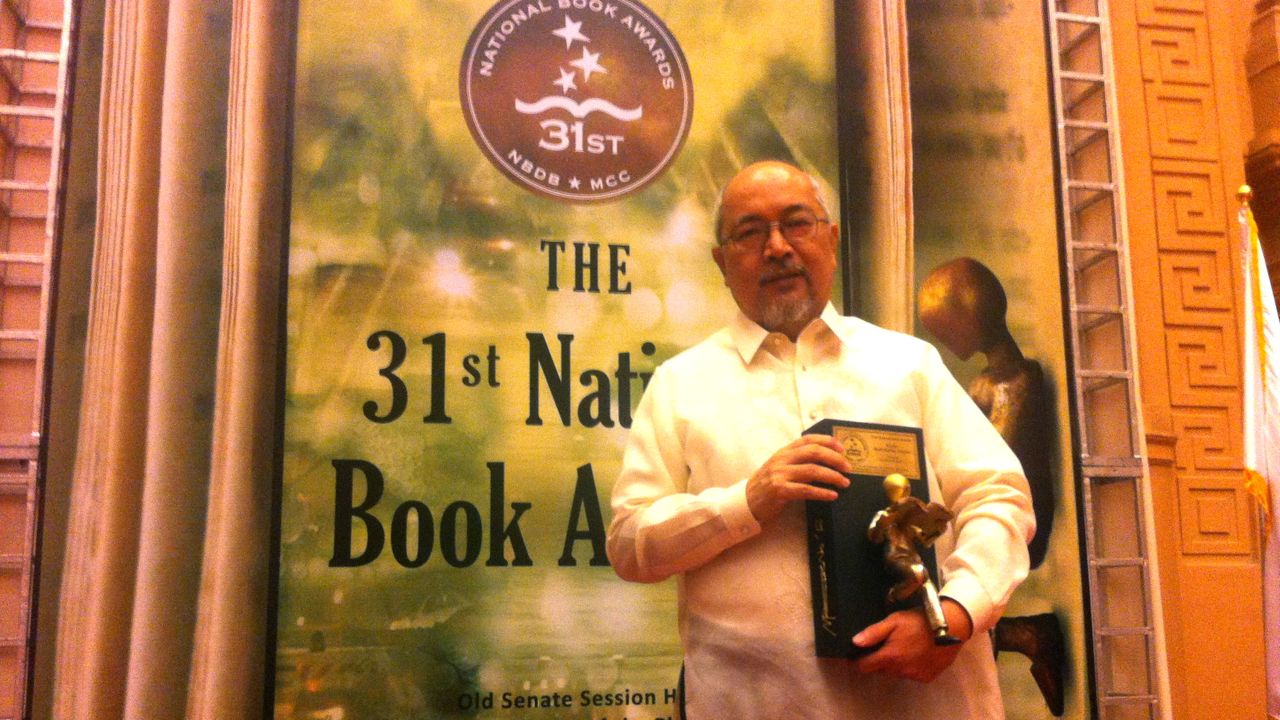 SHORT FICTION IN FILIPINO. Award-winning writer Abdon Balde Jr wins his 4th National Book Awards prize. All photos and videos by Voltaire Tupaz