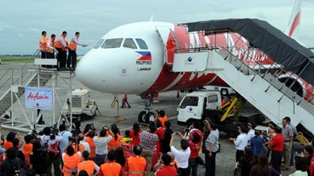 GOOD TIMES. AirAsia and Clark airport officials pour champagne on newly arrived Airbus A320 passenger aircraft on August 15, 2011. File Photo by AFP