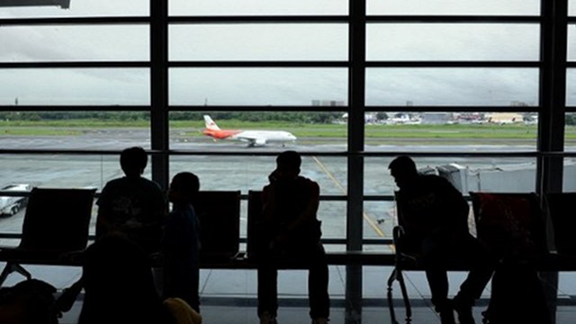 FLYING RIGHTS. Airline passengers have rights the government wants local and foreign carriers to observe. Photo by AFP