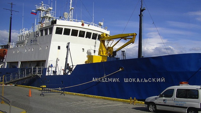 IN WARMER WEATHER. The cruise ship Akademik Shokalskiy is seen here docked at the Ushuaia harbor, Argentina, 25 February 2007. Image courtesy Wikipedia/Benutzer:DiedrichF