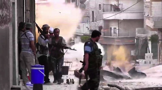 ATTACKS. An image grab taken from AFP TV shows Syrian rebels taking position during clashes with Syrian regime forces in the Amariyeh district of the northern city of Aleppo on August 31, 2012. AFP Photo. 
