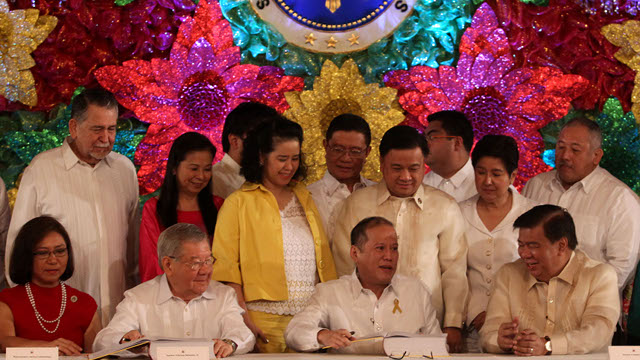 ANTI-POVERTY. President Benigno Aquino III signs the 2013 national budget, which will be spent primarily on social services for the poor. Photo courtesy of Malacañang