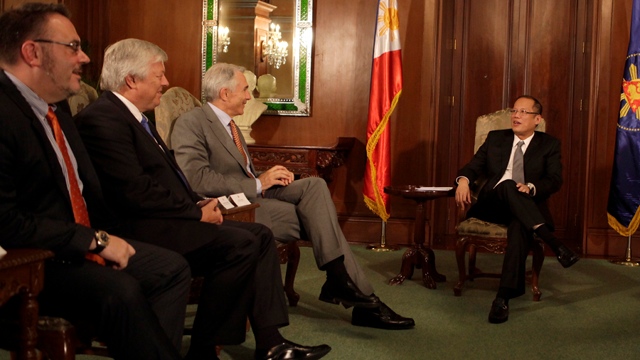 President Aquino converses with International Air Transport Association (IATA) director general and chief executive officer Tony Tyler during a courtesy call at the Music Room in Malacañang Palace on September 27, 2012. Photo courtesy of Malacañang Photo Bureau.