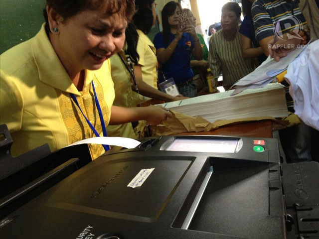 SYSTEMS CHECK. Comelec staff test PCOS machine during Saturday's (February 2) mock polls. Photo by Paterno Esmaquel II