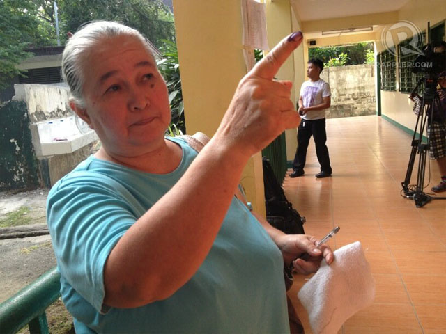 FIRST VOTER. 66-year-old Bernardina Ruelo is the first voter in Crame. Photo by Paterno Esmaquel II