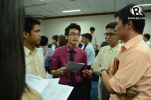 CAUCUS. PMC delegates discuss issues surrounding the implementation of the proposed bills. Photo by Mark Demayo