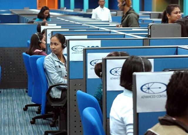 CUSTOMERS. Retailers watch out for consumption and lifestyle trends of Filipino workers in outsourcing companies. File photo by AFP