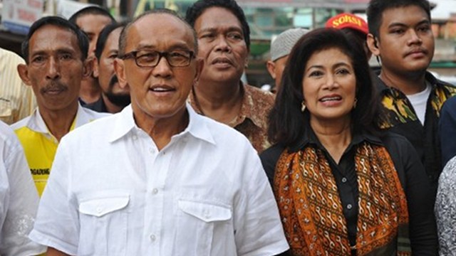 BUSINESSMAN-POLITICIAN. Indonesia's Golkar Party chief and tycoon Aburizal Bakrie (L), 65, and his wife Tatty (R) is one of the country's richest men with businesses spanning coal, telecommunications to construction and was named the party's candidate in the 2014 presidential elections. Photo by AFP