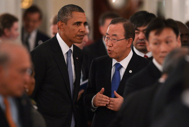 WARNING AGAINST STRIKES. S President Barack Obama (L) talks with United Nations (UN) Secretary General Ban Ki-moon (2ndR) before a working dinner for G20 Summit members on September 5, 2013. AFP PHOTO/G20RUSSIA