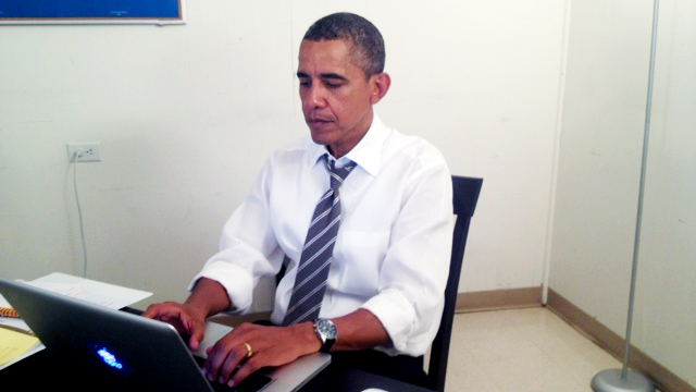  ASK ME ANYTHING. Barack Obama's verification picture for his AMA session on Reddit. Photo from http://www.reddit.com
