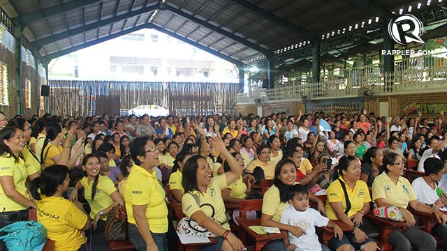 PREPARING FOR JUNE. Volunteers of the Commonwealth elementary school in Quezon City.