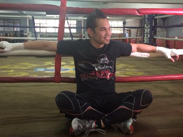 Nonito Donaire Jr. takes a breather before his workout. Photo by Ryan Songalia/Rappler