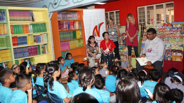 GIFT OF READING. Ahmad at a recent book donation drive, reading to Filipino kids.