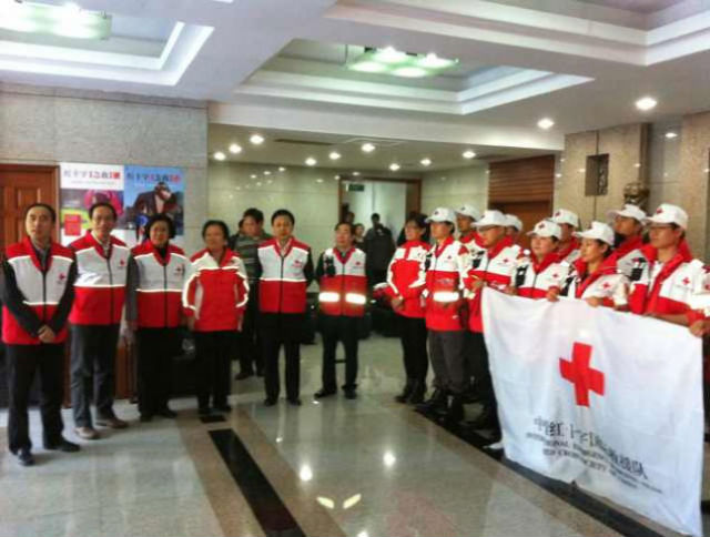 FRIENDLY GESTURE. China sends medical professionals to help in the areas hit by Typhoon Yolanda. Photo provided by the Chinese Embassy in Manila