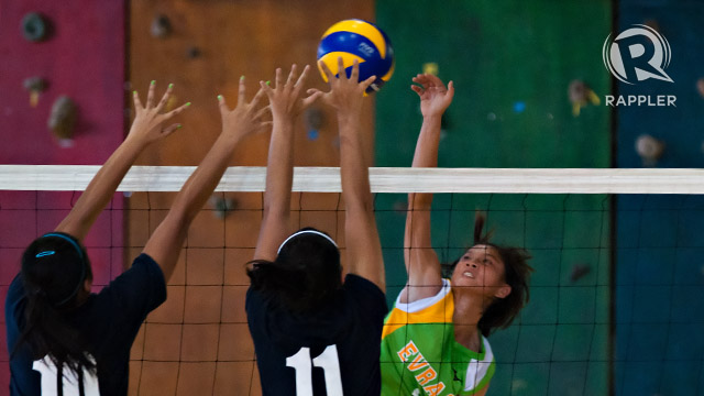WALL. NCR's blocking was too much for Eastern Visayas. Photo by Rappler/Roy Secretario.