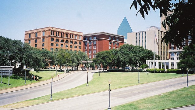 CONTROVERSIAL PLAZA. Dealey Plaza in 2003. Photo from Wikimedia Commons/Public domain