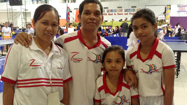 TOGETHER AS ONE. The Digamon family literally went all in for Palaro 2013. Photo by Rappler/Alexx Esponga.