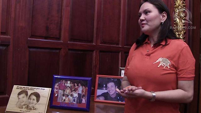 LOYAL DAUGHTER, LOYAL FAN. Gwen giggles as she shares how she and her mother idolize actor Jericho Rosales. Two of the actor's photos are displayed in the "White Castle." 