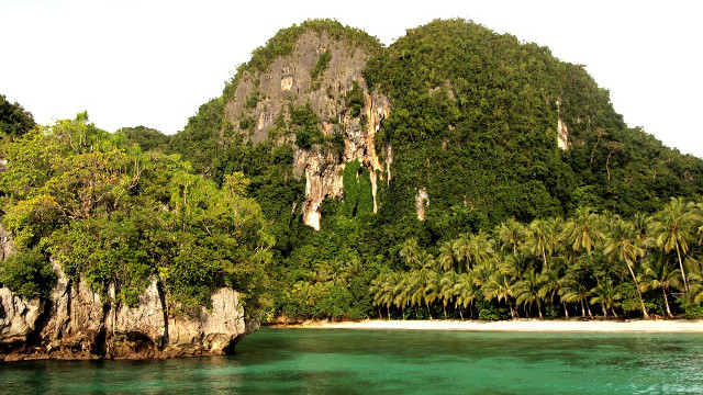 SIMILAR BEAUTY. Dinagat Islands’ landscape and seascape bare a resemblance to El Nido’s in Palawan. Photo by Dennis Dolojan