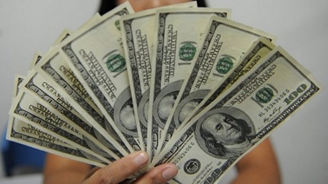 OFW MONEY. The Philippines is the third-biggest recipient of dollar remittances in the world. Photo from AFP