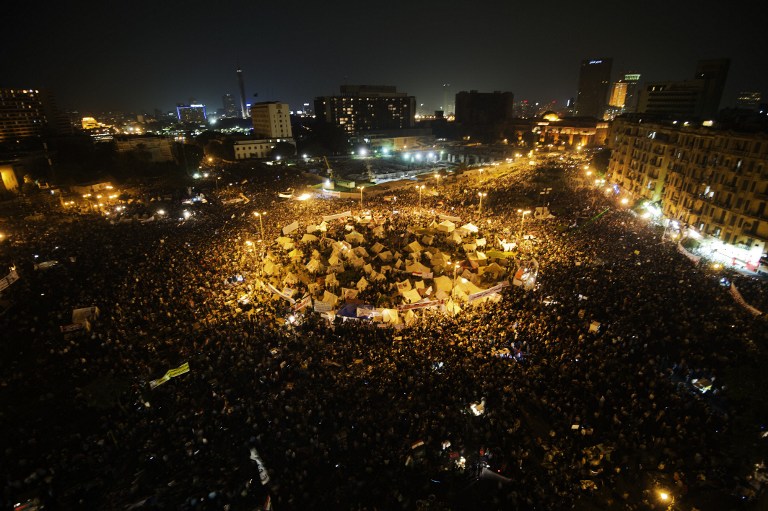 BACK AT TAHRIR. Tens of thousands people take part in a mass rally against a decree by President Mohamed Morsi granting himself broad powers on November 27, 2012 at Egypt's landmark Tahir Square in Cairo. AFP PHOTO / GIANLUIGI GUERCIA