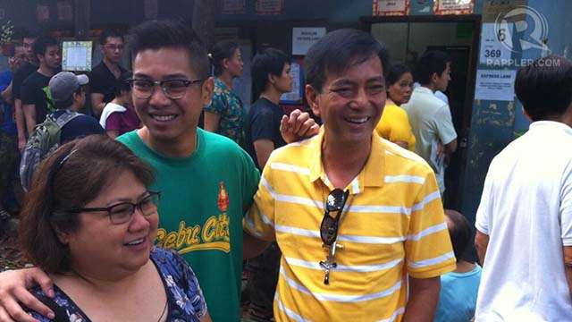 RE-ELECTIONIST MAYOR. Mike Rama arrives in Guadalupe to vote. Photo by Ayee Macaraig/RAPPLER