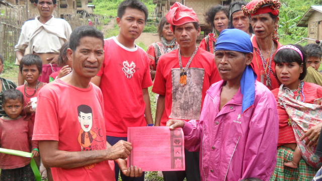 TRIBAL REPRESENTATIVE. Eloy (right, forefront) receives the certificate of turnover of their Kalahi-CIDSS community project in behalf of his barangay. Photo file from DSWD.