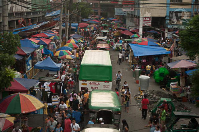 FOOT TRAFFIC. Manila Vice Mayor Isko Moreno says the night market was made to ease foot traffic in the city's congested streets.
