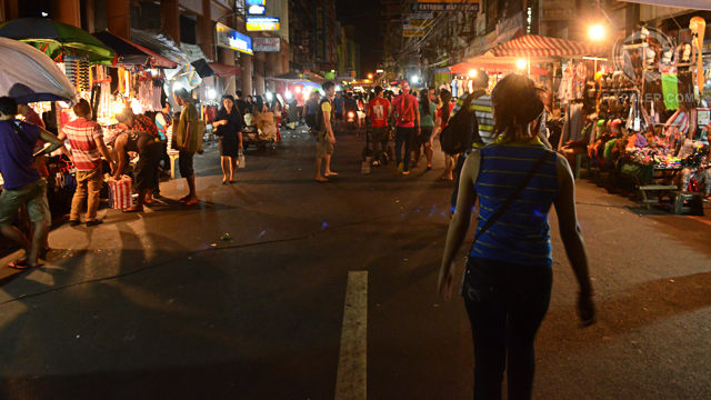 ORDER FROM CHAOS. The Manila city government says the night market will ease traffic in the area and help eliminate police corruption. Photo by Rappler/Mark Demayo
