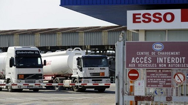 Petron tidak menyerah pada tawaran pengambilalihan Esso Malaysia