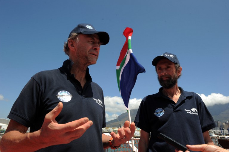 Explorers Sir Ranulph Fiennes (L) and Anton Bowring talk to journalists on January 6, 2013 in Cape Town. AFP PHOTO / ALEXANDER JOE