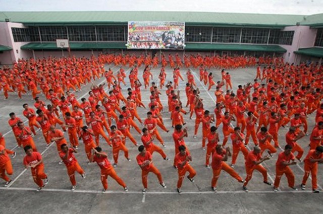 PRISON DANCE. Cebu convicts dance to the tune of the horse-riding dance "Gangnam Style" made famous by South Korean rapper Psy during a performance for visitors and toruists at the Provincial Detention and Rehabilitation Center in Cebu on October 27, 2012. Philippine convicts who became famous for dancing to Michael Jackson's hits have added South Korean spice to their repertoire, with a performance of the popular "Gangnam Style" rap. Photo by AFP