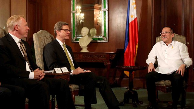 FIRST TIME IN OVER A DECADE. This high-level visit from Germany is first since the NAIA-3 legal tussle. Shown here are German Federal Foreign Minister Dr. Guido Westerwelle (center) and German Ambassador to the Philippines Joachim Heidorn (left) during their courtesy call on President Aquino (right) in Malacañan Palace on February 7. Photo from Malacañang bureau