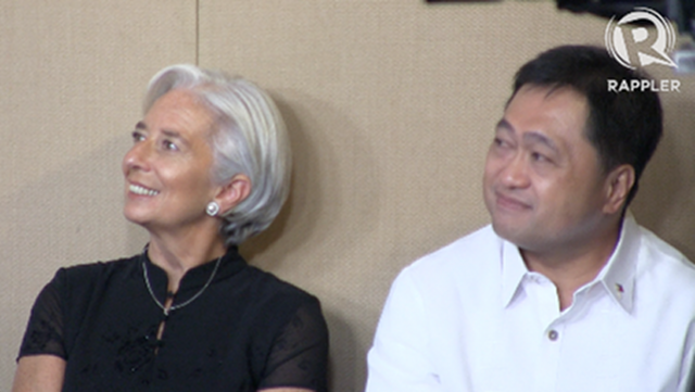 IMF chief Christine Lagarde sits with Philippine Finance Secretary Cesar Purisima in a press conference in Malacañang Palace on November 16