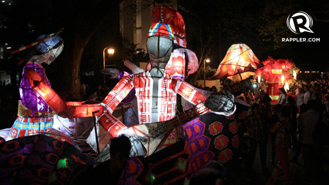 ANNUAL TRADITION. The UP Lantern Parade draws thousands of spectators every year. Photo by Rappler/Franz Lopez