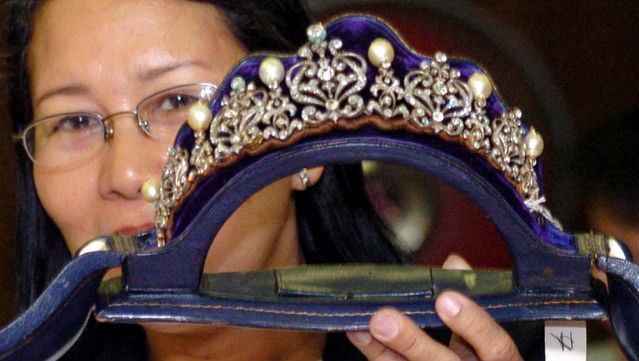SEQUESTERED. A PCGG official shows a tiara from Imelda. Photo: Joel Nito/AFP
